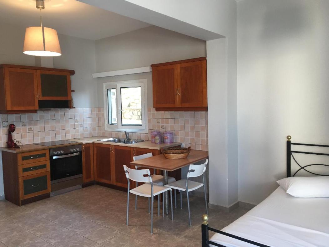 L'S Apartments Mavrovoúnion Екстериор снимка