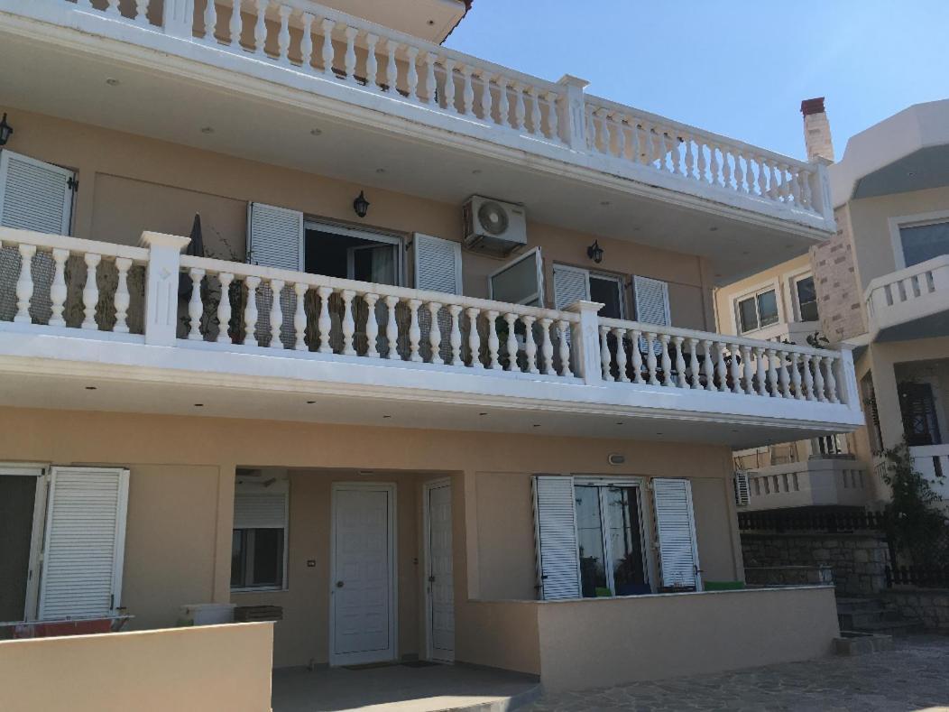 L'S Apartments Mavrovoúnion Екстериор снимка