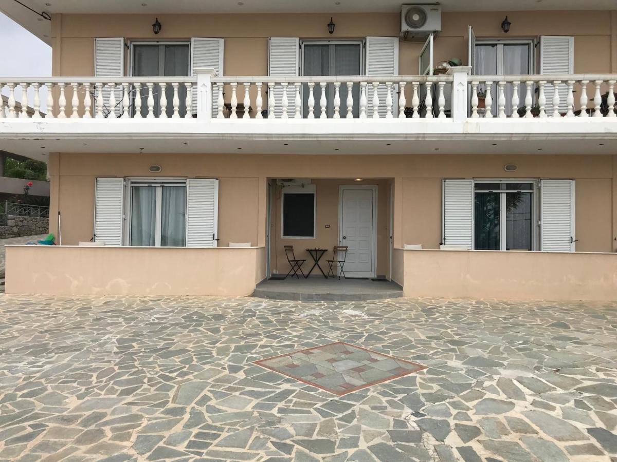 L'S Apartments Mavrovoúnion Екстериор снимка