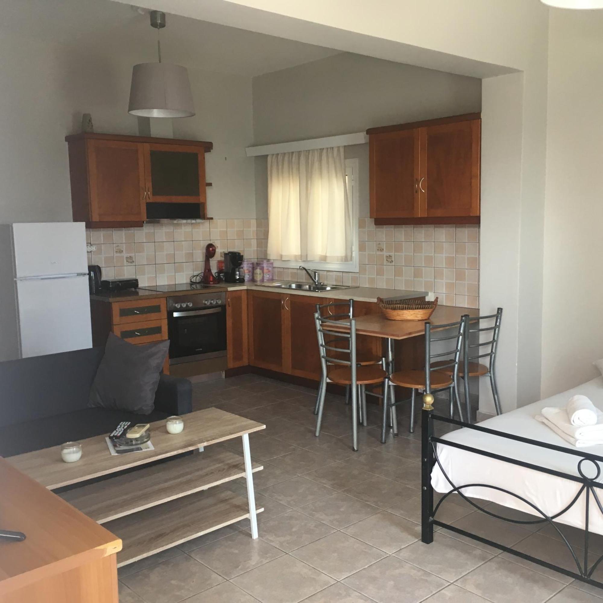 L'S Apartments Mavrovoúnion Екстериор снимка